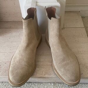 Common Projects Men’s Tan Suede Chelsea Boot Size 42 (9-9.5)